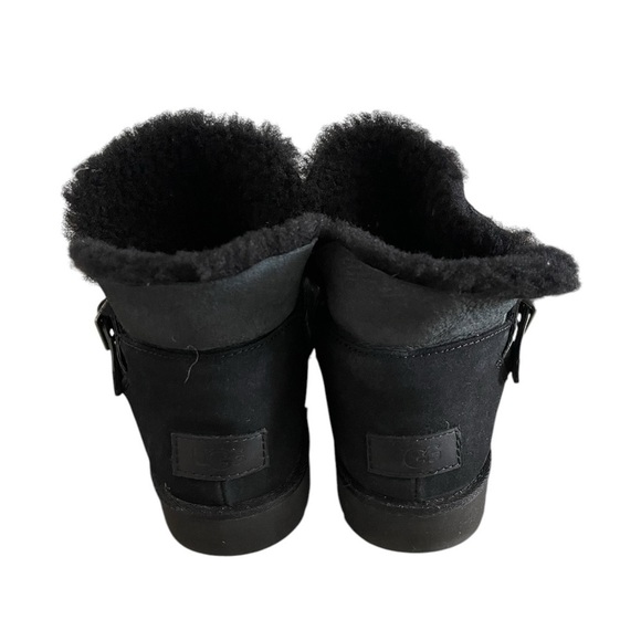 UGG Romely Short Buckle Boot Black Suede Fur Lined Women’s Size 7 - Picture 7 of 8